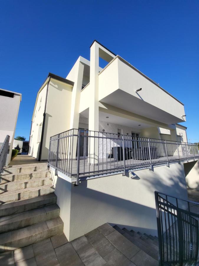 Villa Nemo Porec Exterior photo